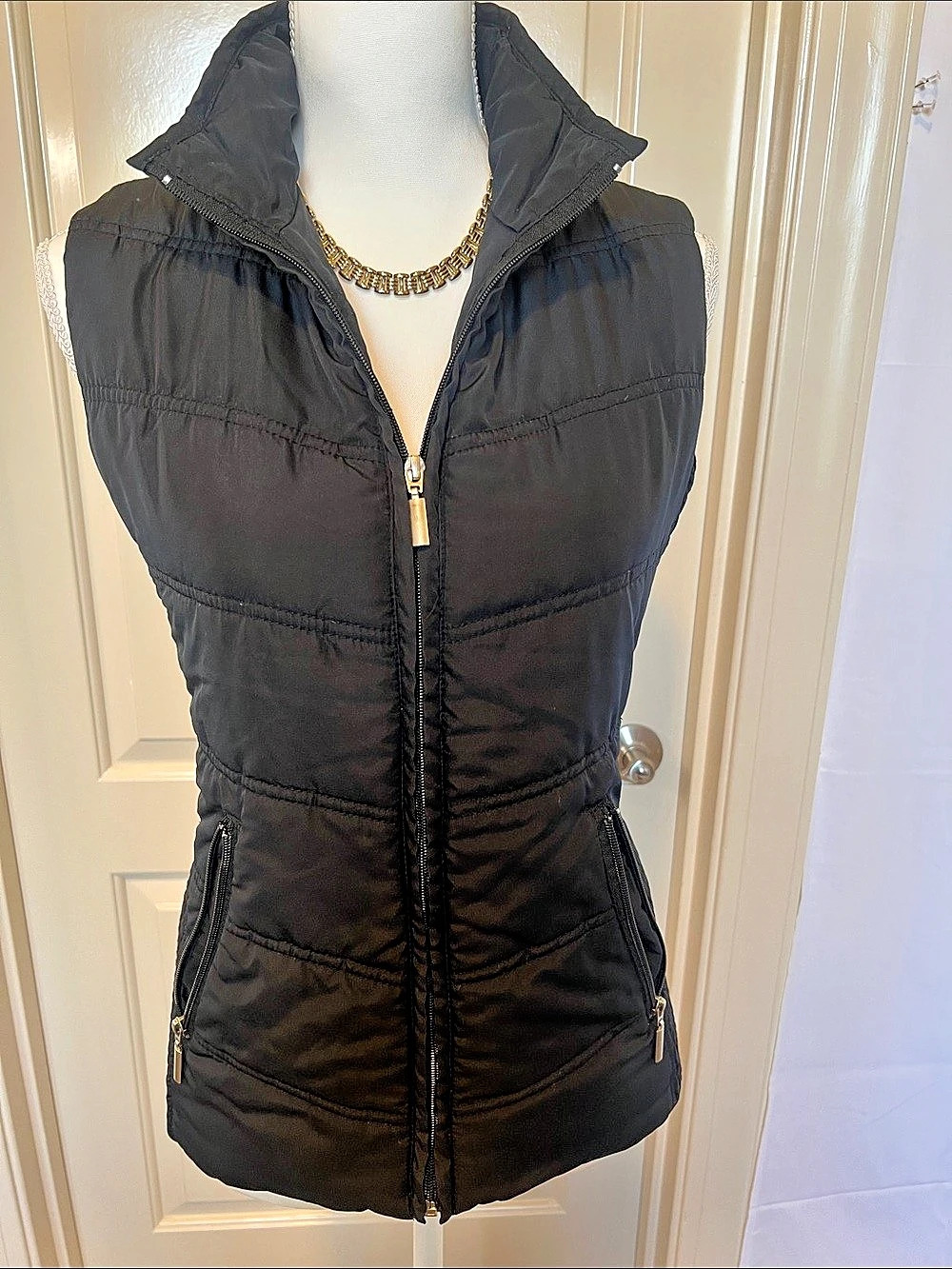 Quilted Hooded Puffer Vest in Black Size XL